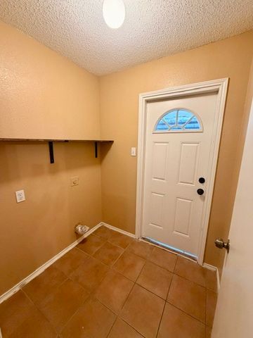 2604 Crix Lane, Fort Worth, TX 76140
