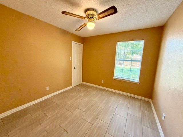 2604 Crix Lane, Fort Worth, TX 76140