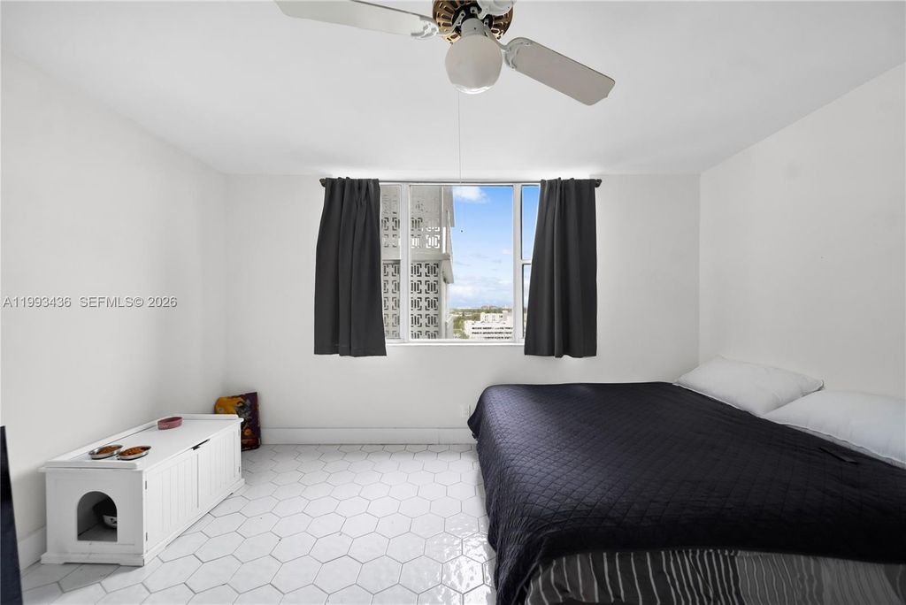 Image 11 of property listing at 3800 Hillcrest Dr 1007, Hollywood, FL 33021