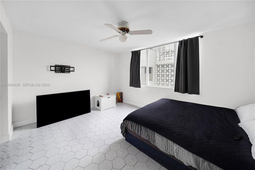 Image 12 of property listing at 3800 Hillcrest Dr 1007, Hollywood, FL 33021