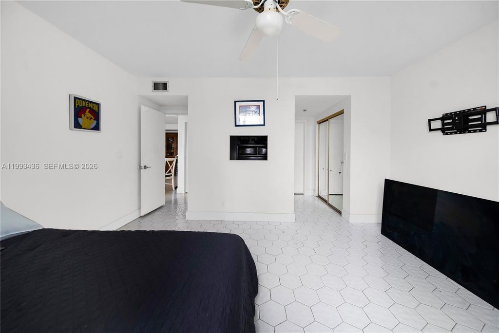 Image 13 of property listing at 3800 Hillcrest Dr 1007, Hollywood, FL 33021