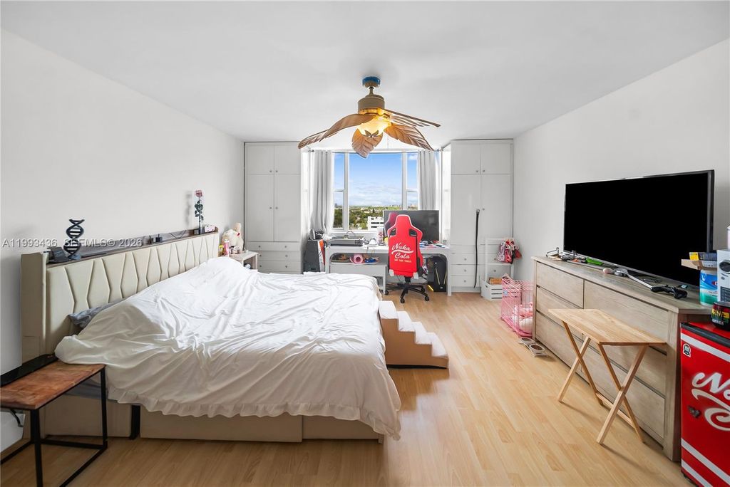 Image 18 of property listing at 3800 Hillcrest Dr 1007, Hollywood, FL 33021