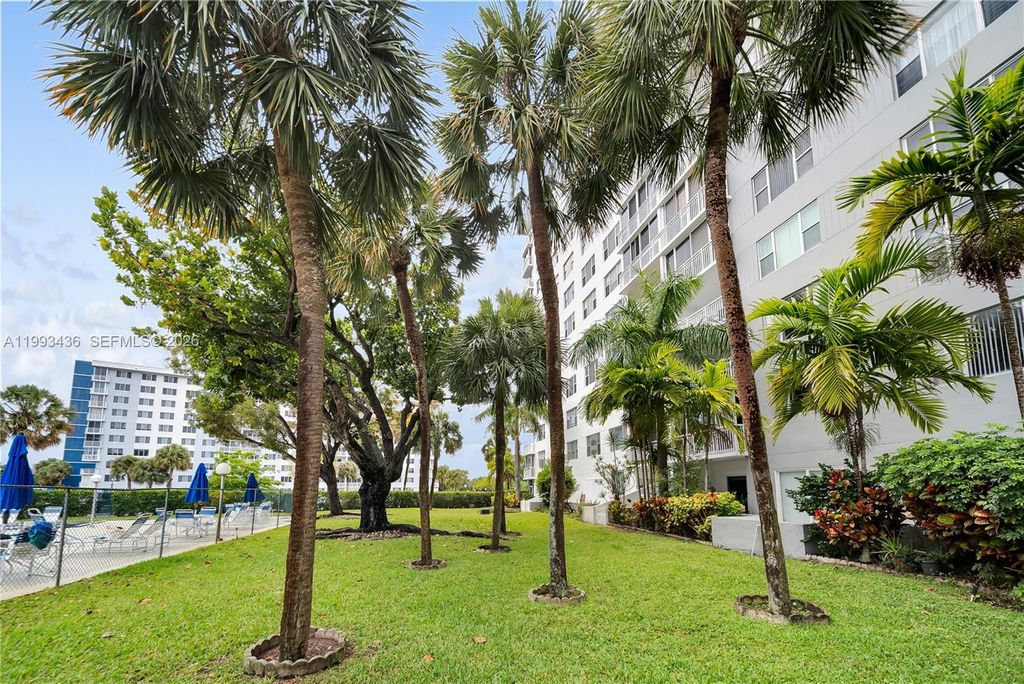 Image 30 of property listing at 3800 Hillcrest Dr 1007, Hollywood, FL 33021