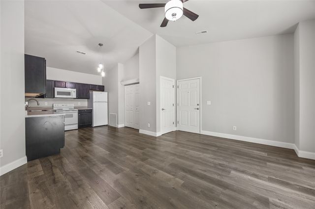471 N 1st Avenue, Iowa City, IA 52245