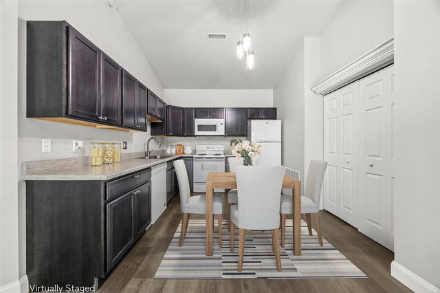 471 N 1st Avenue, Iowa City, IA 52245