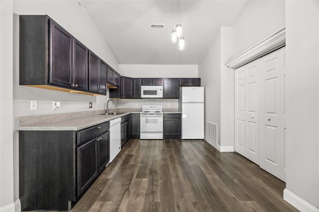 471 N 1st Avenue, Iowa City, IA 52245