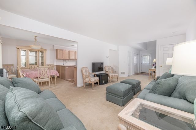 19 Sweetwater Ln, Hardyston Twp., NJ 07419