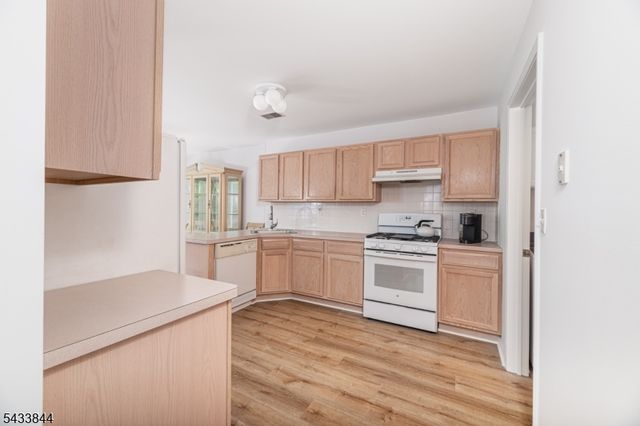 19 Sweetwater Ln, Hardyston Twp., NJ 07419