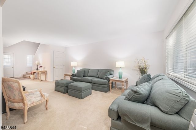 19 Sweetwater Ln, Hardyston Twp., NJ 07419