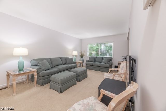 19 Sweetwater Ln, Hardyston Twp., NJ 07419