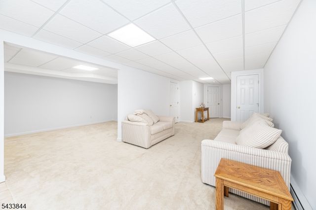 19 Sweetwater Ln, Hardyston Twp., NJ 07419