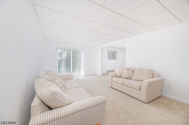 19 Sweetwater Ln, Hardyston Twp., NJ 07419