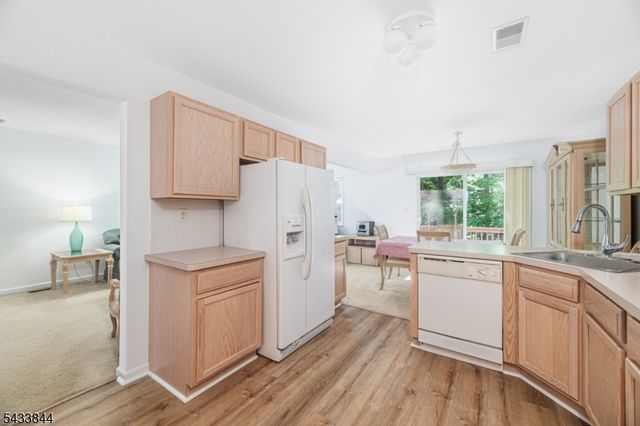 19 Sweetwater Ln, Hardyston Twp., NJ 07419