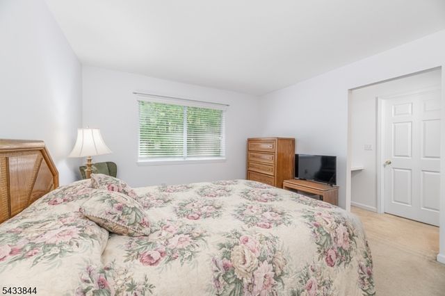 19 Sweetwater Ln, Hardyston Twp., NJ 07419