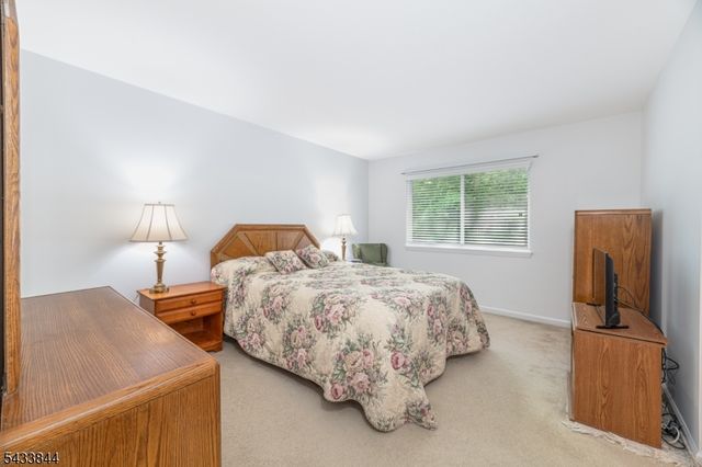 19 Sweetwater Ln, Hardyston Twp., NJ 07419