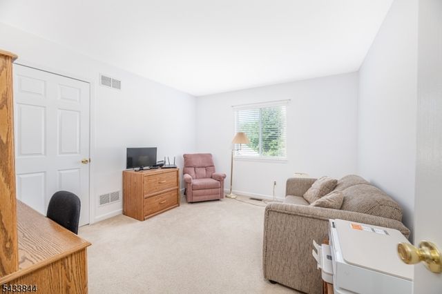 19 Sweetwater Ln, Hardyston Twp., NJ 07419