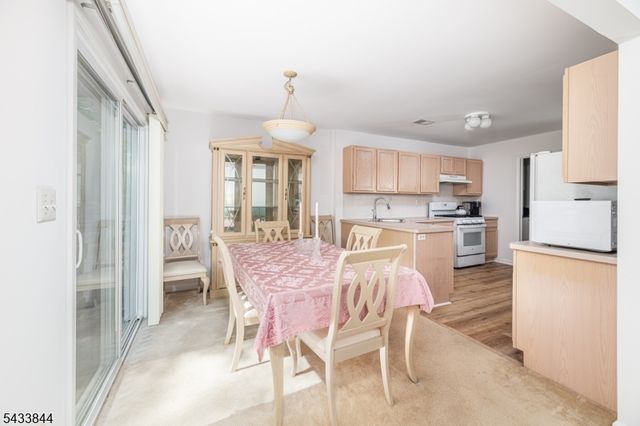 19 Sweetwater Ln, Hardyston Twp., NJ 07419