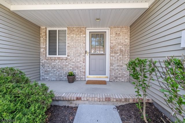 19 Sweetwater Ln, Hardyston Twp., NJ 07419