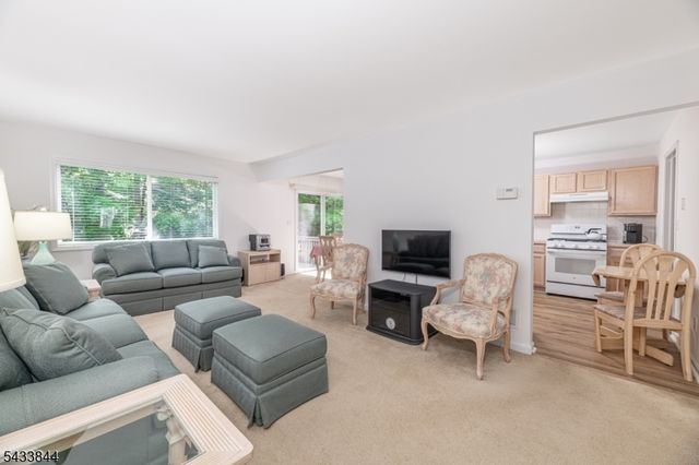 19 Sweetwater Ln, Hardyston Twp., NJ 07419