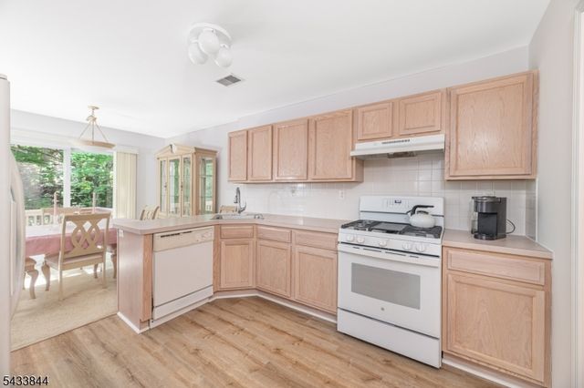 19 Sweetwater Ln, Hardyston Twp., NJ 07419