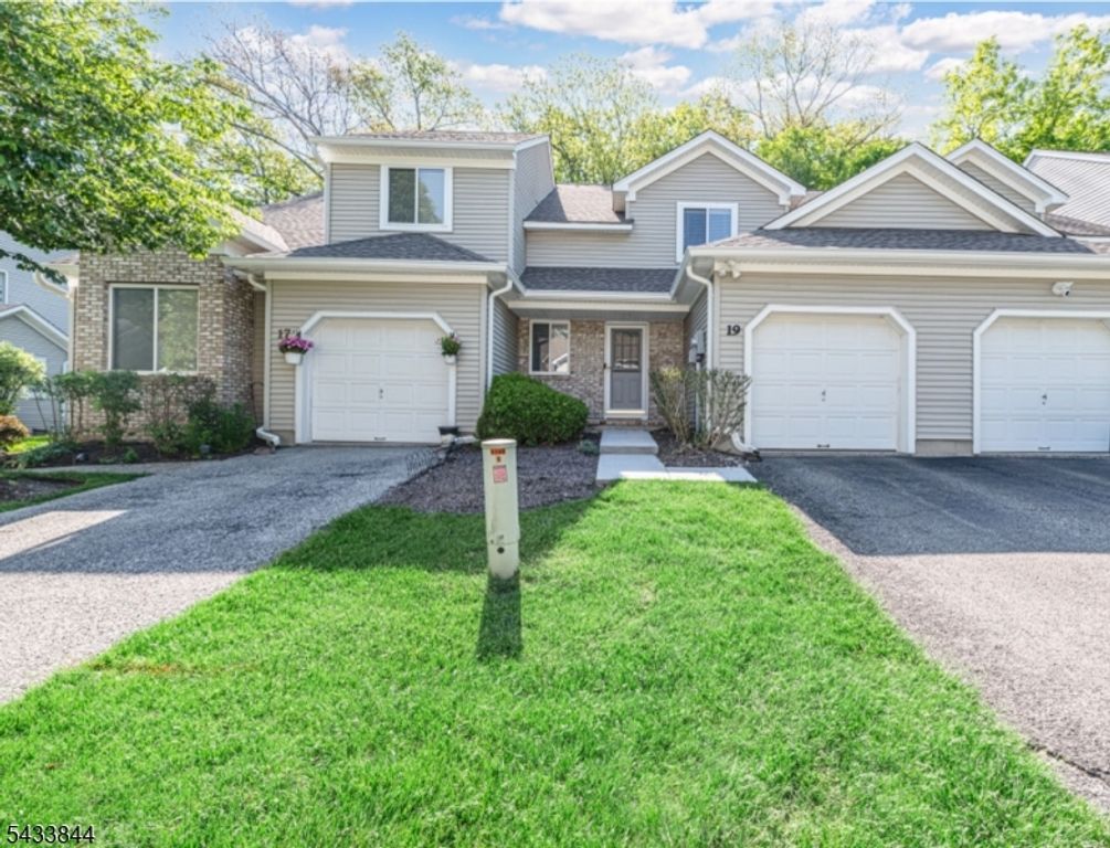 19 Sweetwater Ln, Hardyston Twp., NJ 07419