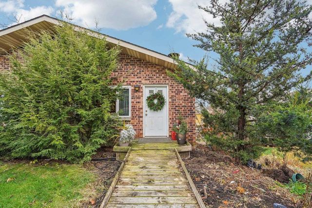 101-103 W Garfield Street, Mount Horeb, WI 53572