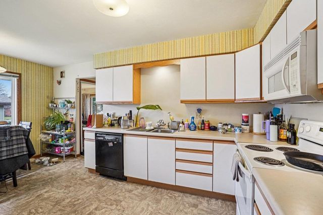 101-103 W Garfield Street, Mount Horeb, WI 53572