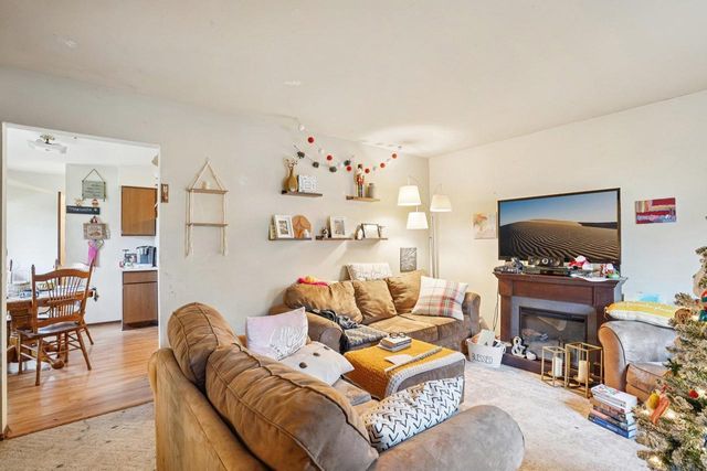 101-103 W Garfield Street, Mount Horeb, WI 53572