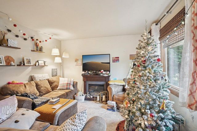 101-103 W Garfield Street, Mount Horeb, WI 53572