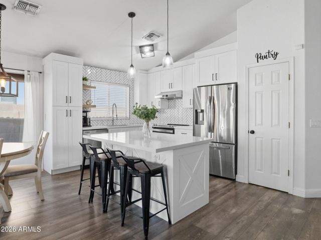 3206 S 81st Avenue, Phoenix, AZ 85043