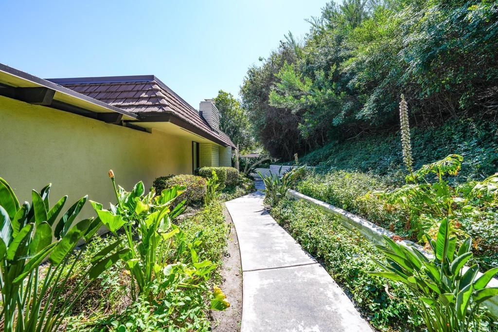 Image 9 of property listing at 4613 Collwood Lane, San Diego, CA 92115
