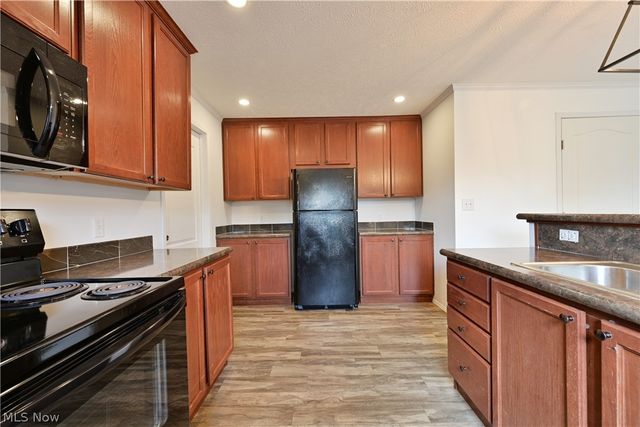 29 Carl Lane, Olmsted Twp, OH 44138