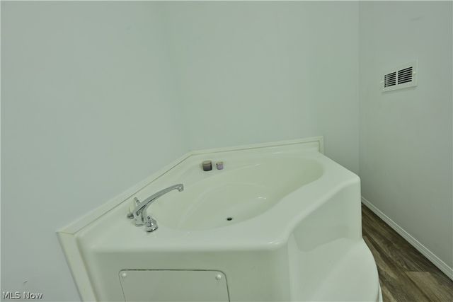 29 Carl Lane, Olmsted Twp, OH 44138