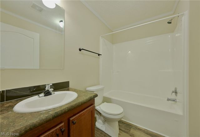 29 Carl Lane, Olmsted Twp, OH 44138