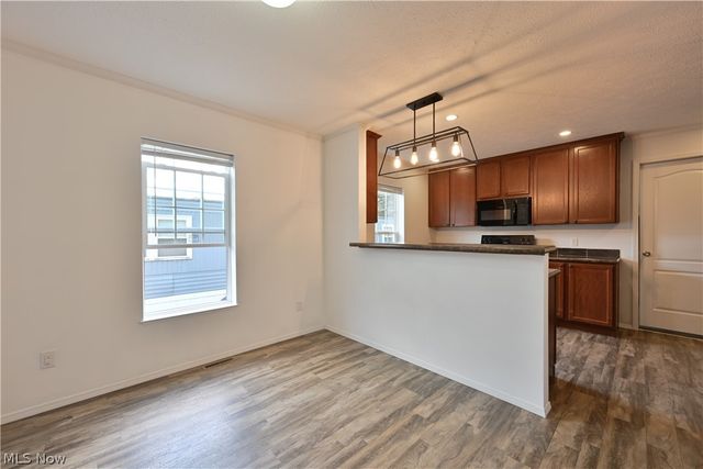 29 Carl Lane, Olmsted Twp, OH 44138