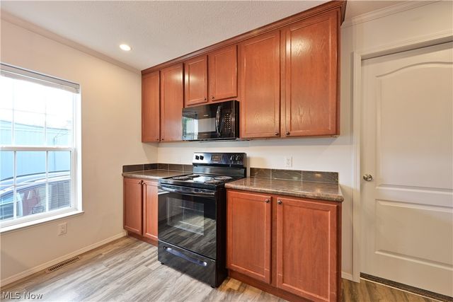 29 Carl Lane, Olmsted Twp, OH 44138