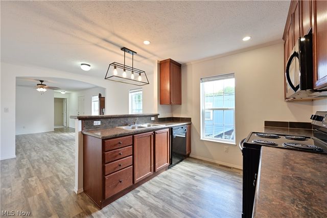 29 Carl Lane, Olmsted Twp, OH 44138