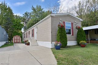 29 Carl Lane, Olmsted Twp, OH 44138