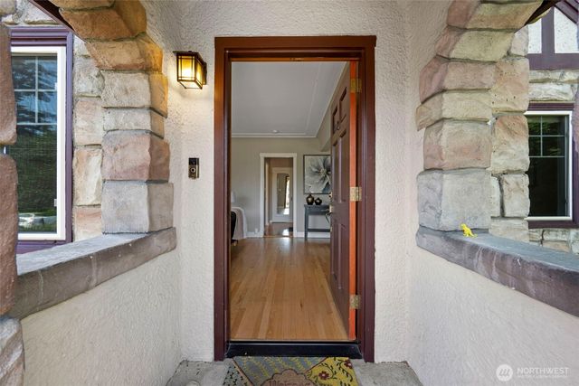 1047 NE 98th Street, Seattle, WA 98115