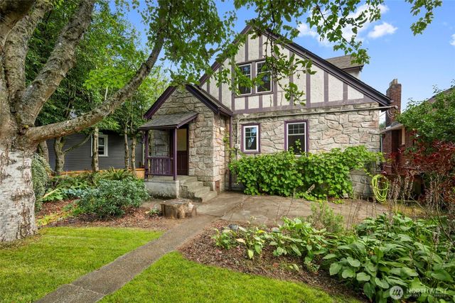 1047 NE 98th Street, Seattle, WA 98115