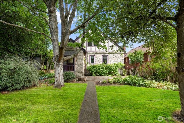 1047 NE 98th Street, Seattle, WA 98115