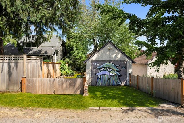 1047 NE 98th Street, Seattle, WA 98115