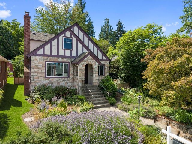1047 NE 98th Street, Seattle, WA 98115