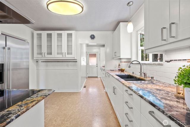 1047 NE 98th Street, Seattle, WA 98115