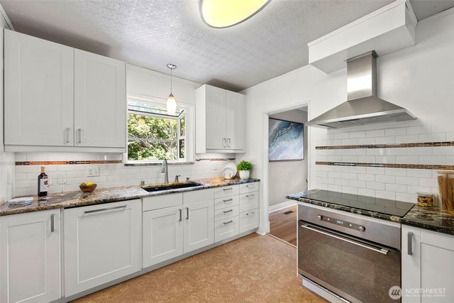 1047 NE 98th Street, Seattle, WA 98115
