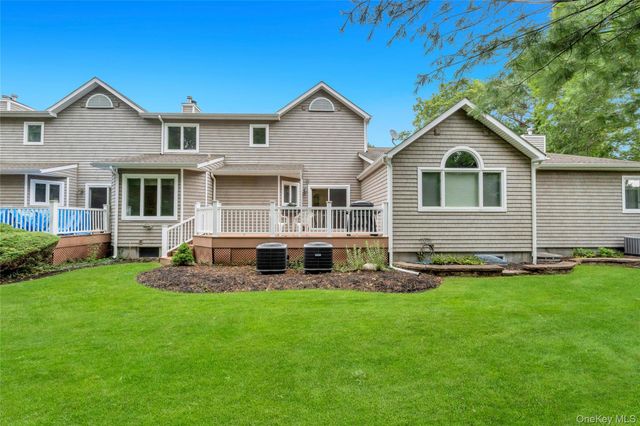 22 Kettle Hole Road, Manorville, NY 11949