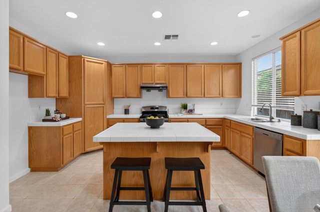 8169 Grisham Way, Elk Grove, CA 95758