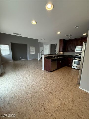 8236 Wildwood Glen Drive, Las Vegas, NV 89131