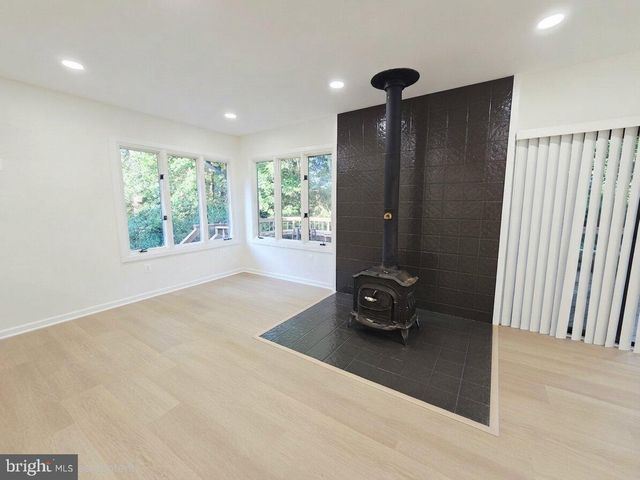 10027 W CONSTABLE CT, Fairfax, VA 22032