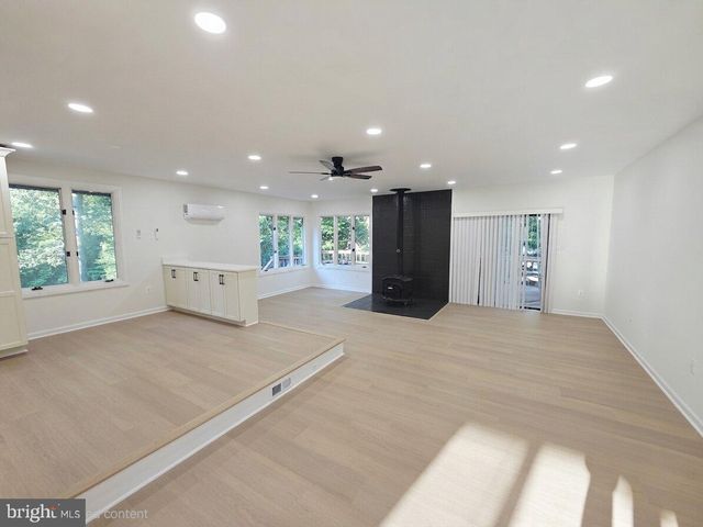 10027 W CONSTABLE CT, Fairfax, VA 22032